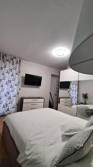 Apartament Vis De Sinaia ! Екстер'єр фото